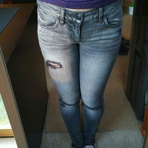 American Eagle Grey Ripped Skinny Jeggings